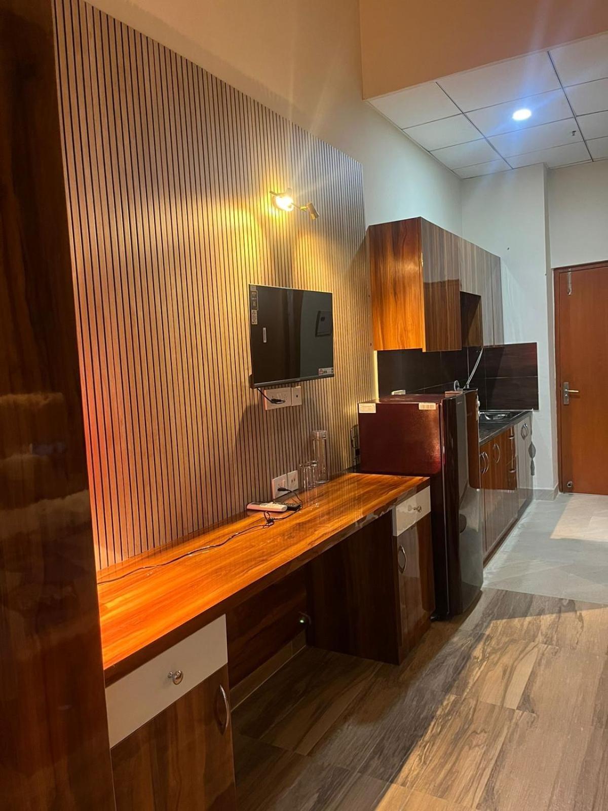 Studio Apartment In Greater Noida Eksteriør billede